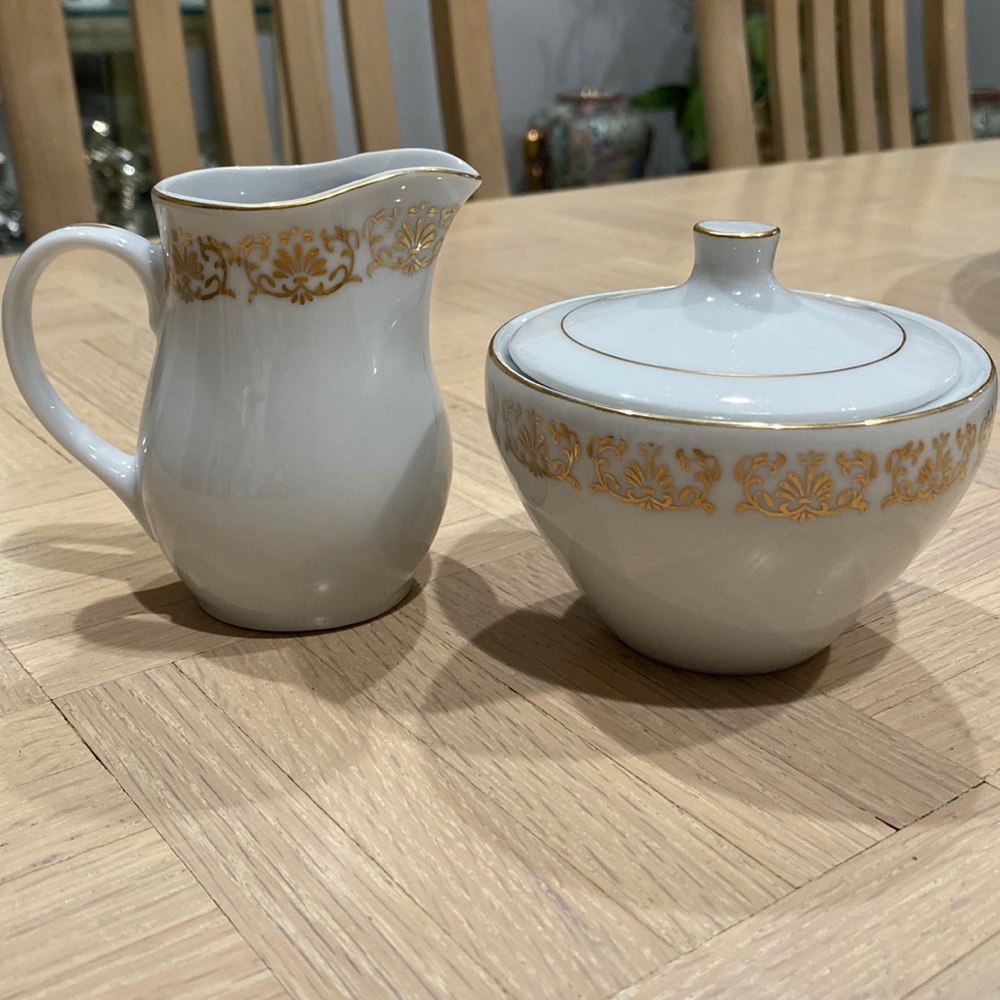 Vintage Yamaka China; Creamer & sugar bowl.